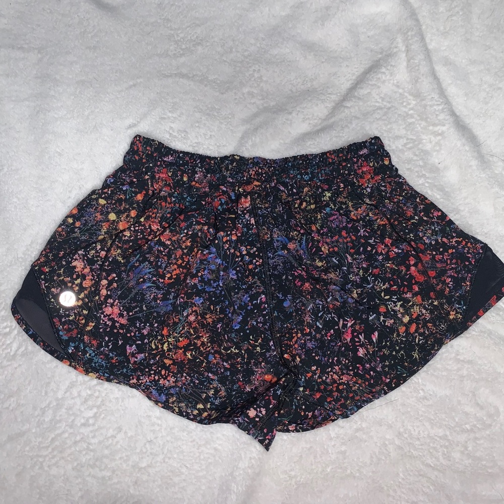 NWOT Lululemon Hotty Hot short 2.5”